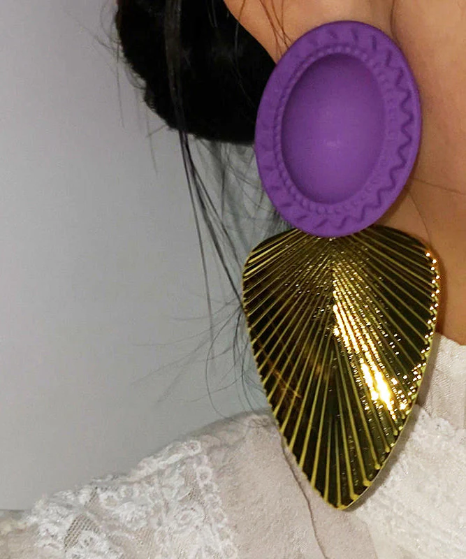 Modern Golden Leaf Shape Metal Drop Earrings - Image 4