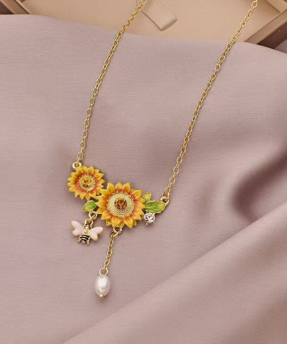 Original Design Yellow Alloy Enamel Sunflower Bee Pearl Pendant Necklace Three-Piece Set - Image 2