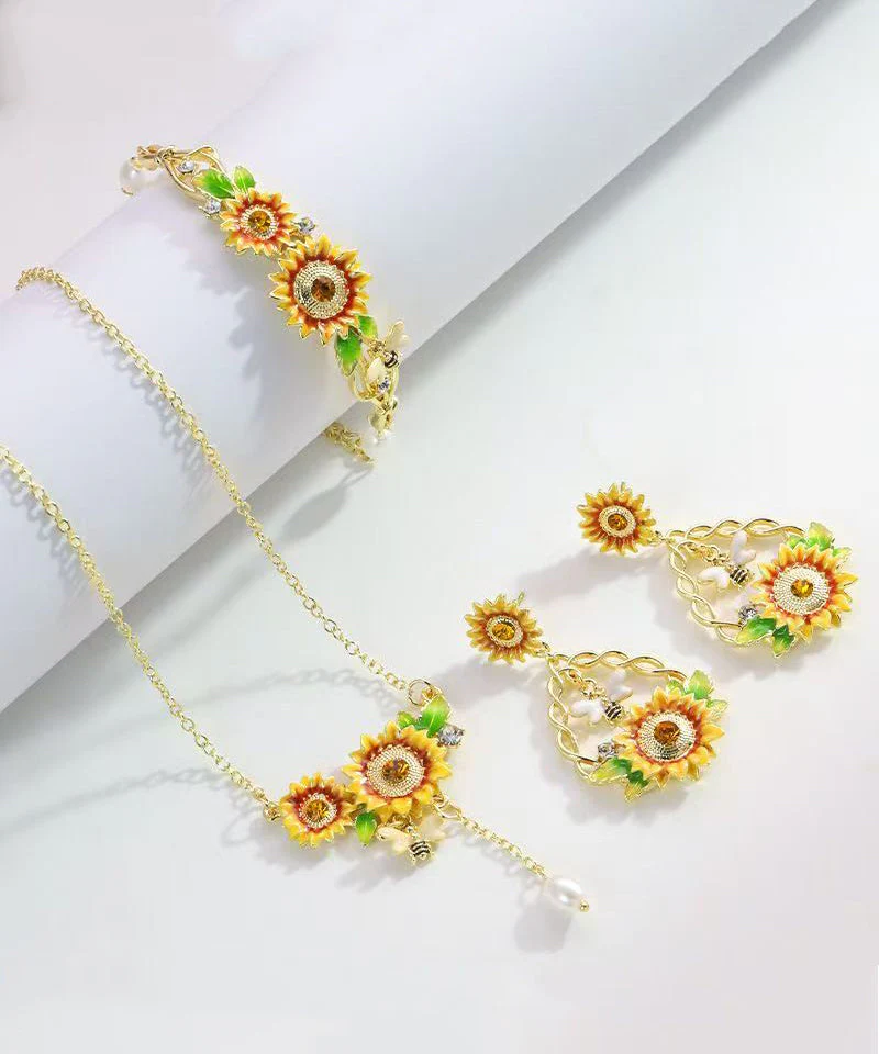 Original Design Yellow Alloy Enamel Sunflower Bee Pearl Pendant Necklace Three-Piece Set - Image 3