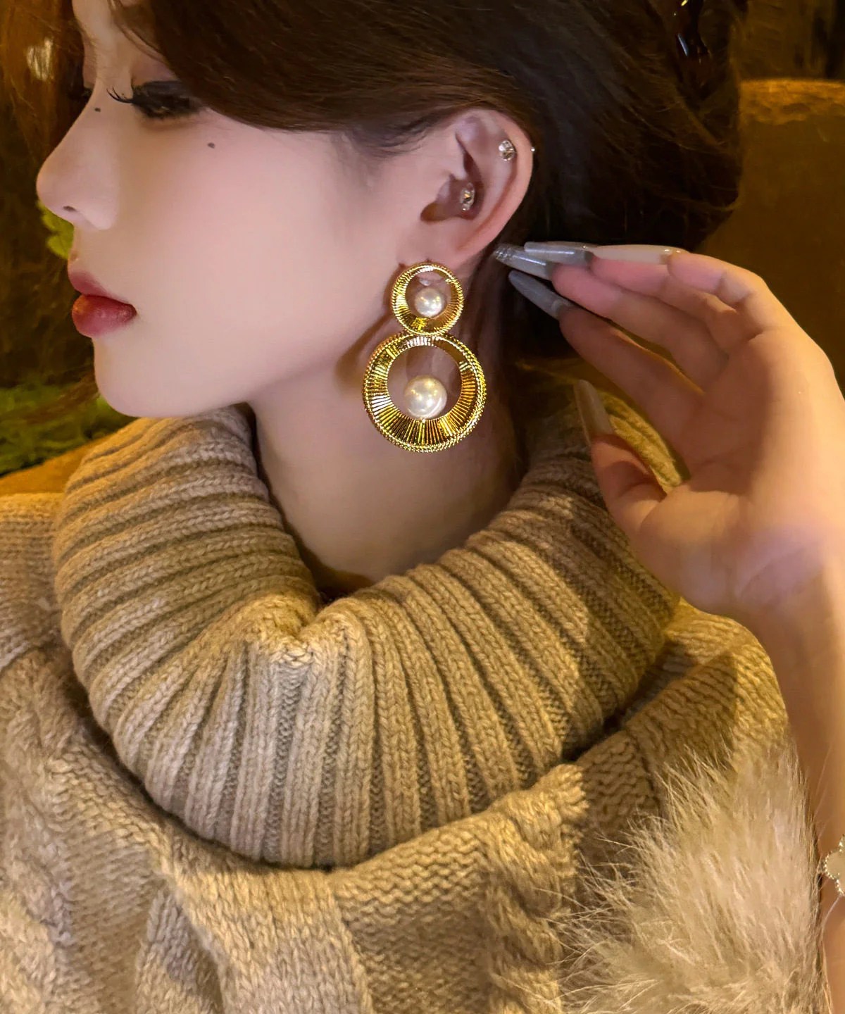 Oversize Gold Copper Overgild Pearl Hollow Out Hoop Earrings - Image 3