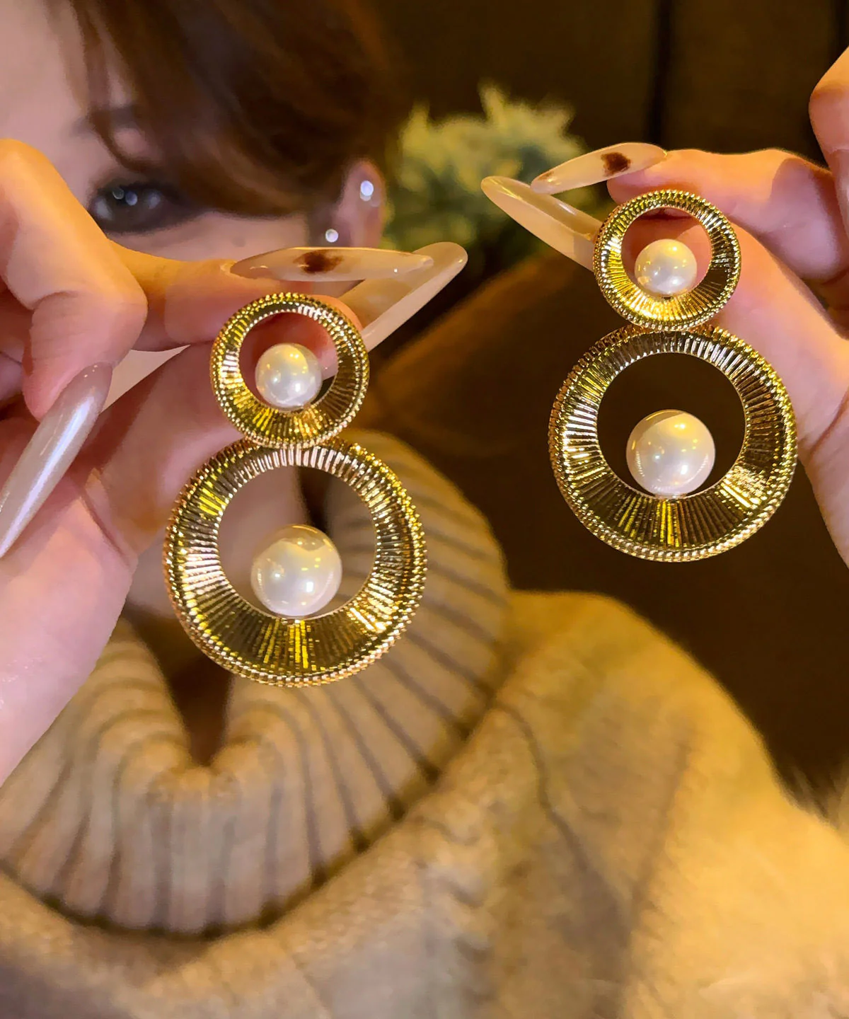 Oversize Gold Copper Overgild Pearl Hollow Out Hoop Earrings - Image 5
