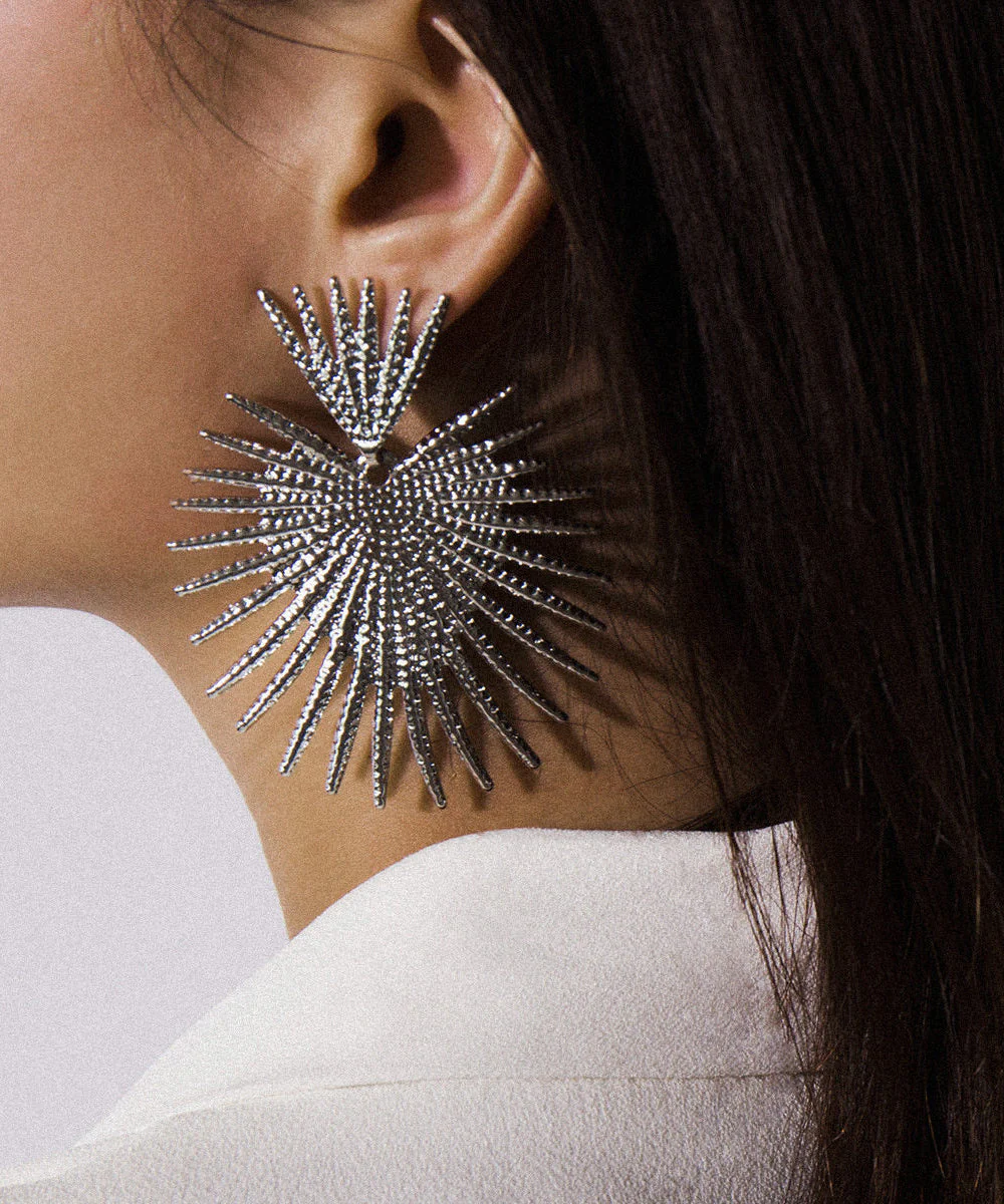 Oversize Gold Metal Asymmetrical Fan Blade Stud Earrings - Image 4