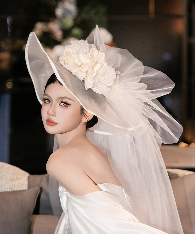 Oversize White Tulle Floral Solid HairPiece - Image 4