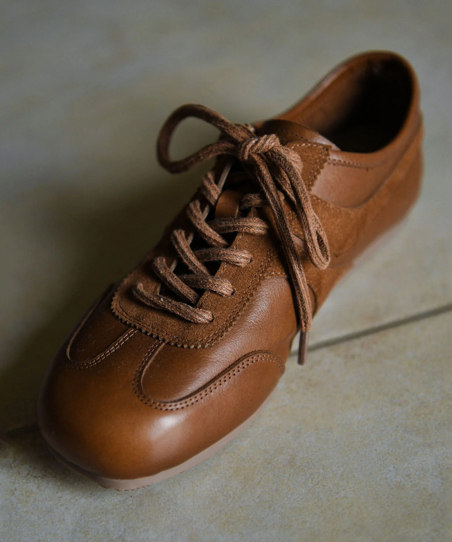 Retro Brown Cowhide Leather Splicing Flat Feet Shoes Lace Up - Image 4