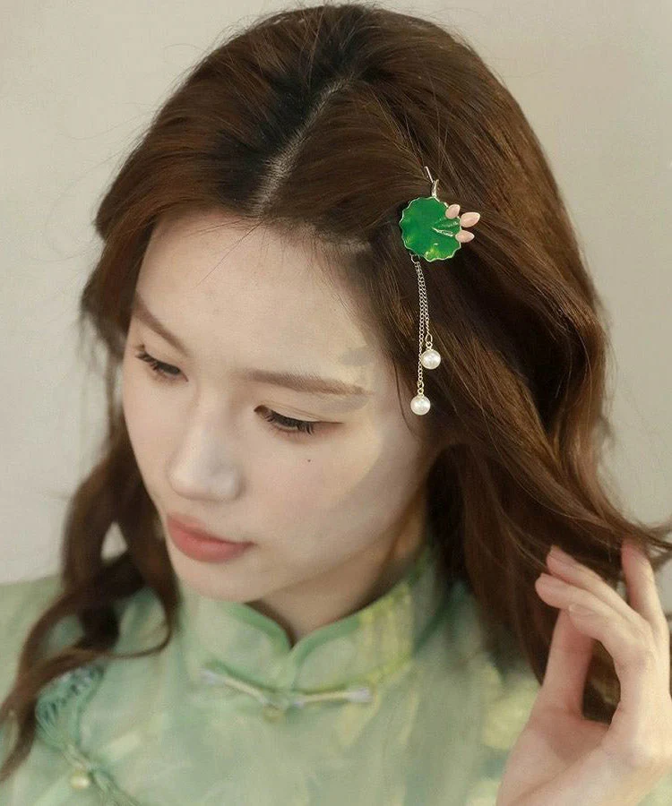 Retro Green Alloy Pearl Lotus Leaf Tassel Hairpin - Image 2