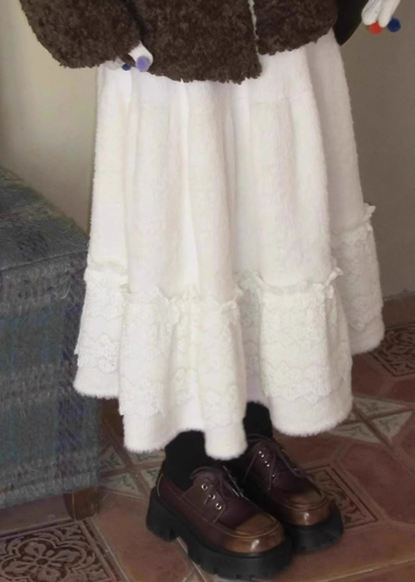 Simple Beige Lace Patchwork Elastic Waist Fluffy Skirt Winter - Image 3