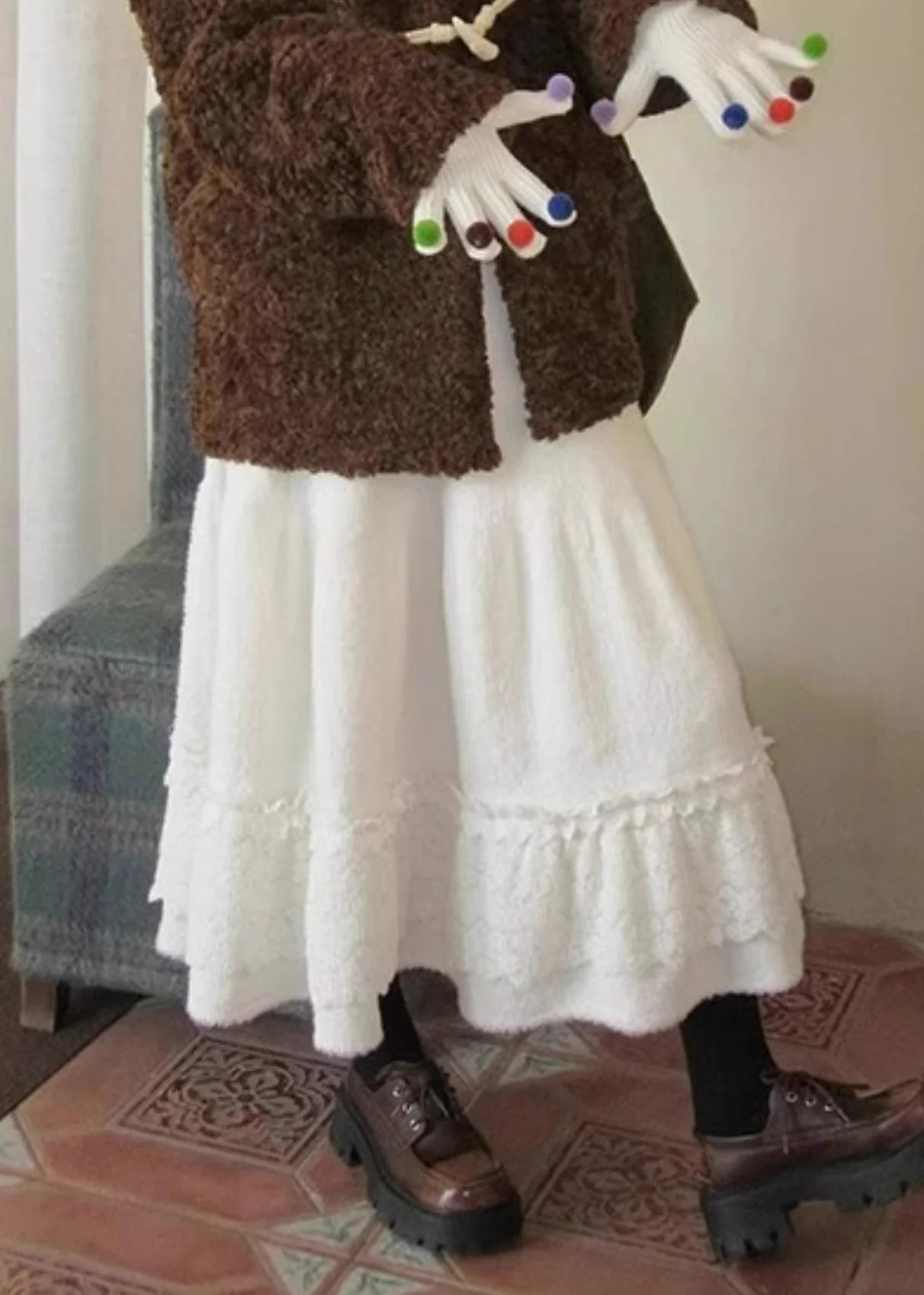 Simple Beige Lace Patchwork Elastic Waist Fluffy Skirt Winter - Image 4