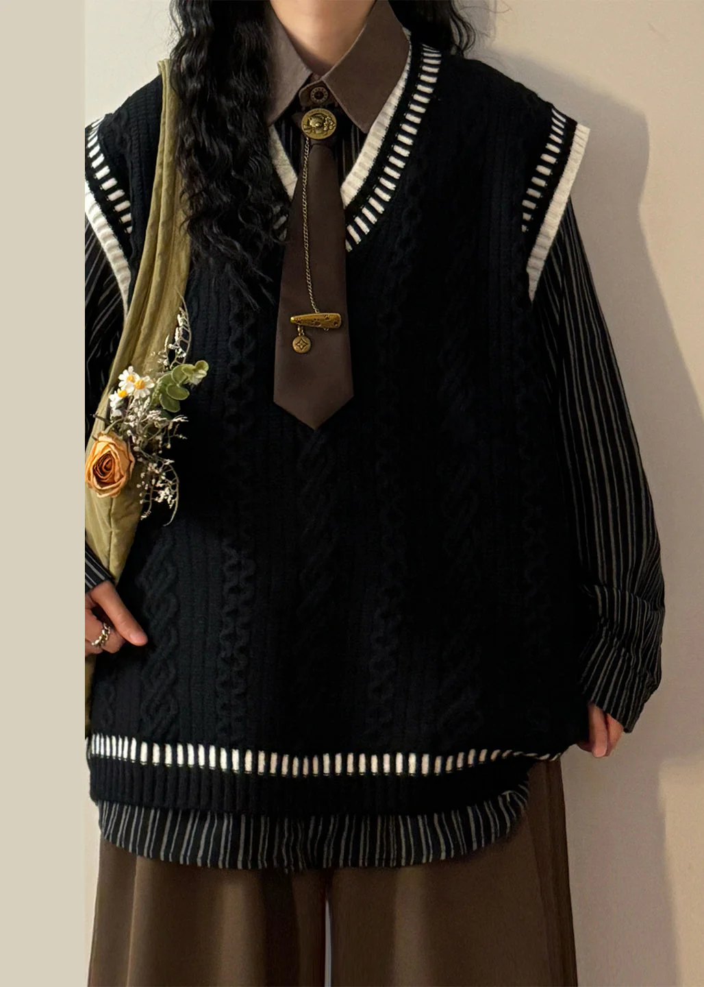 Simple Black V Neck Cozy Patchwork Cable Knit Vest Sleeveless - Image 2