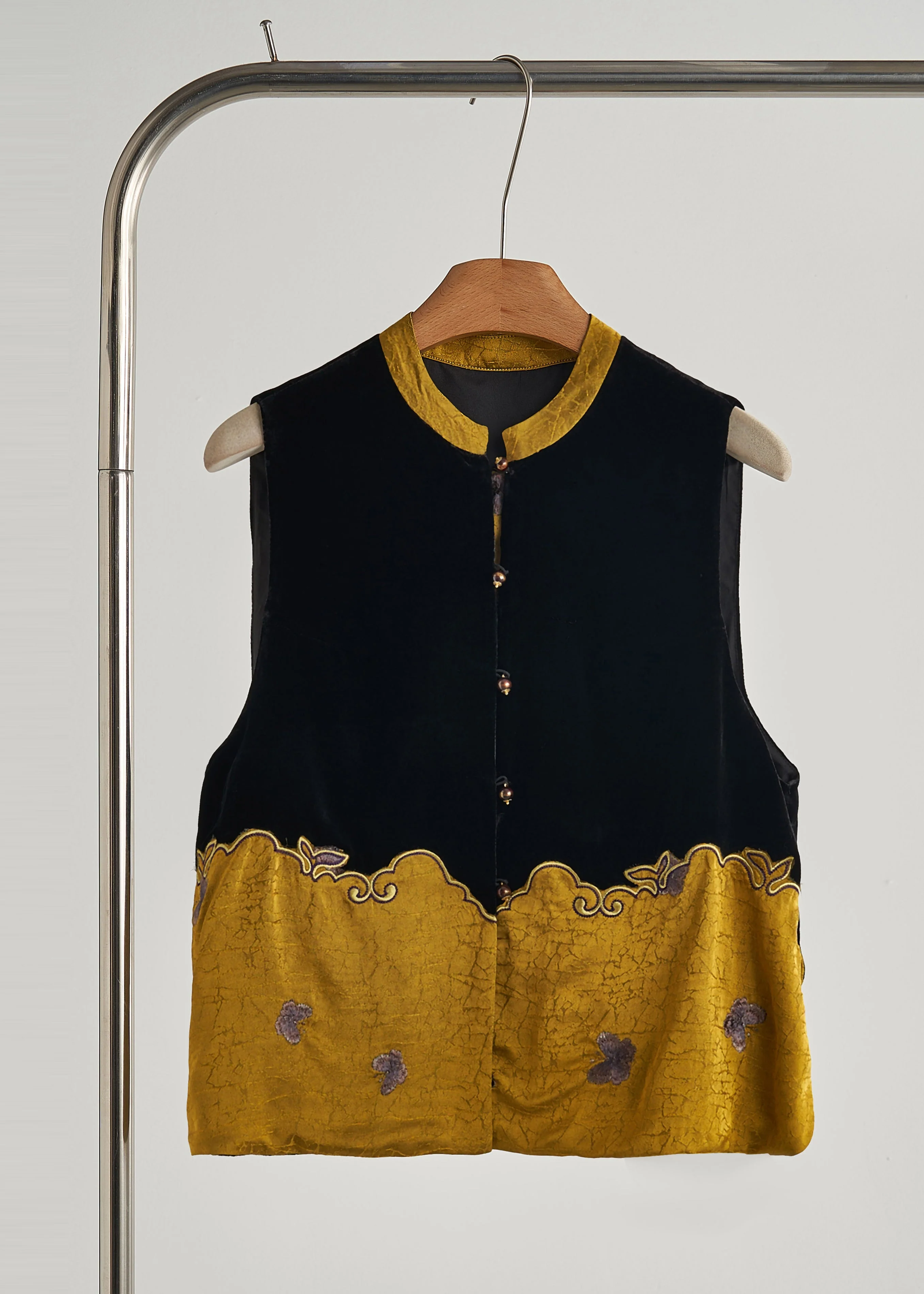 Style Black Embroidered Patchwork Silk Velour Vests Sleeveless - Image 2