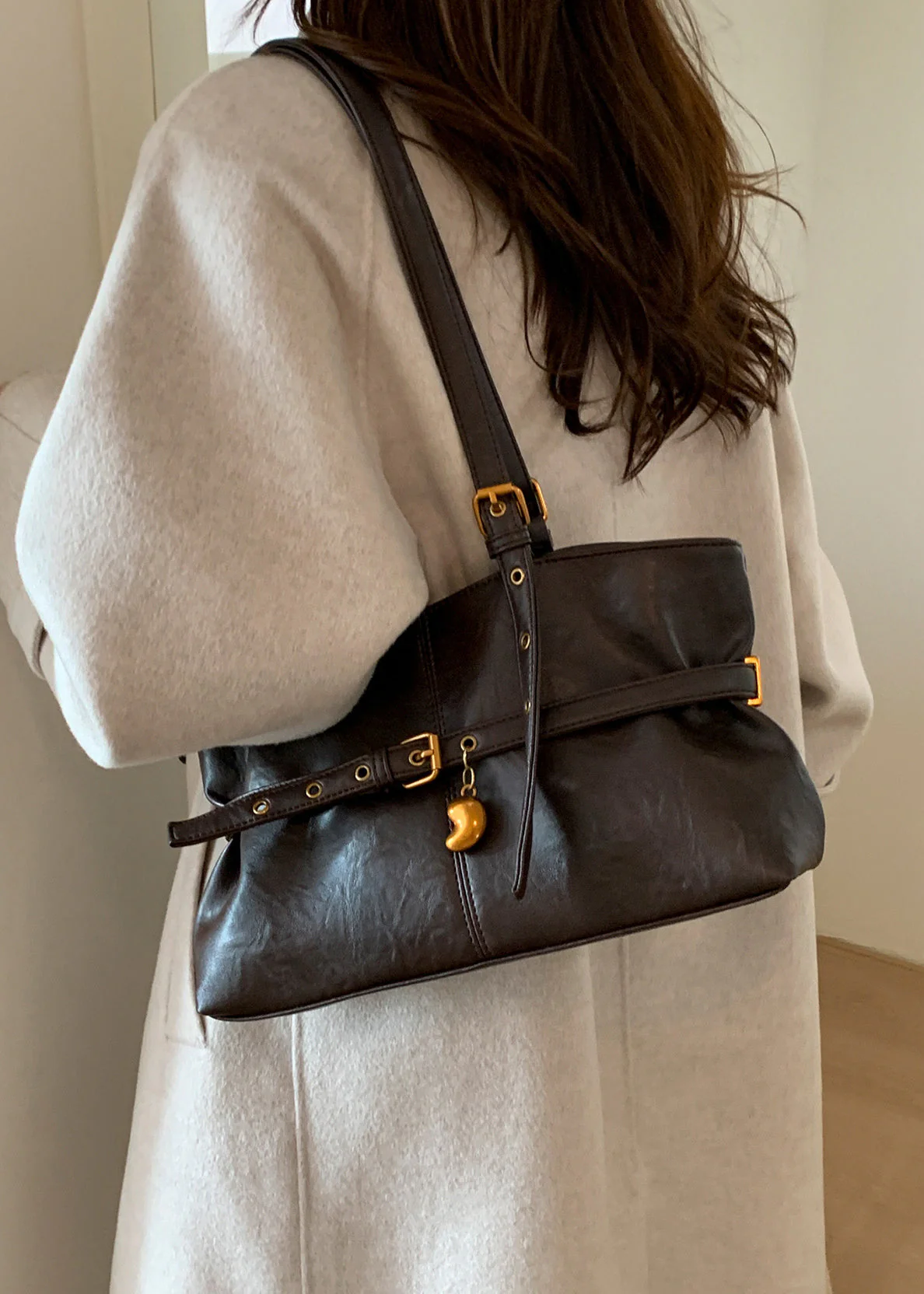 Style Black Solid Durable Faux Leather Women Shoulder Handbags - Image 3