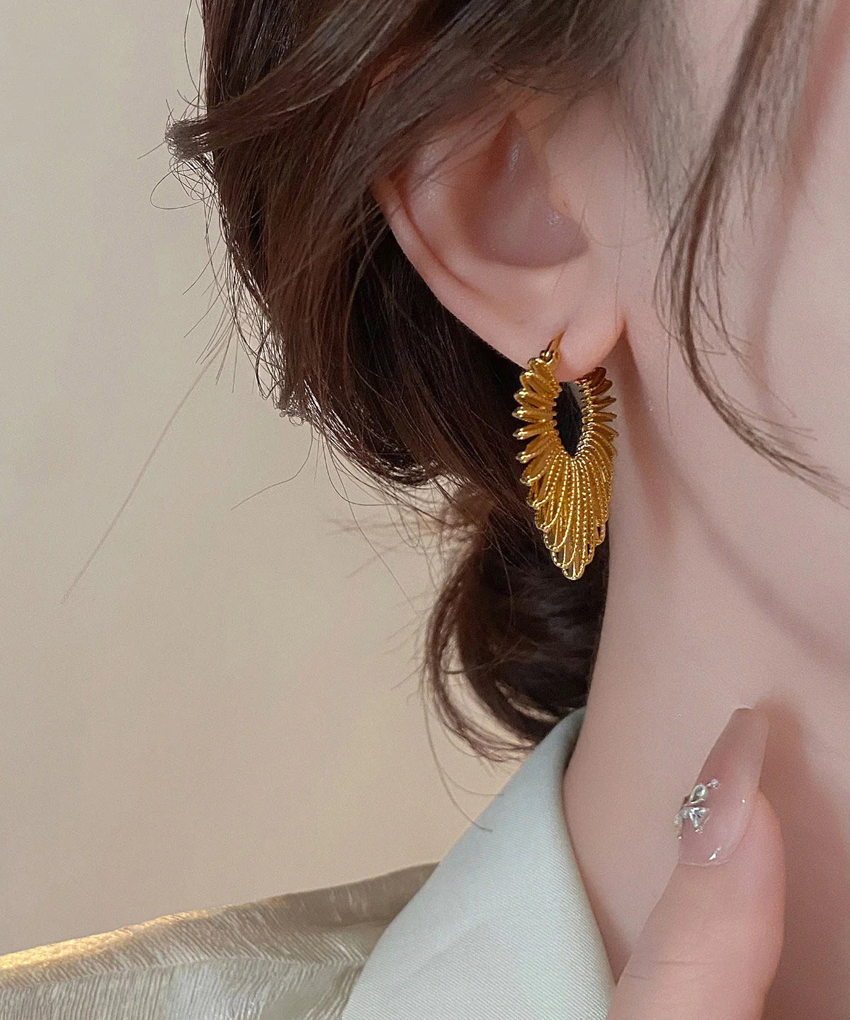 Style Gold Copper Alloy Line Hollow Out Hoop Earrings - Image 3