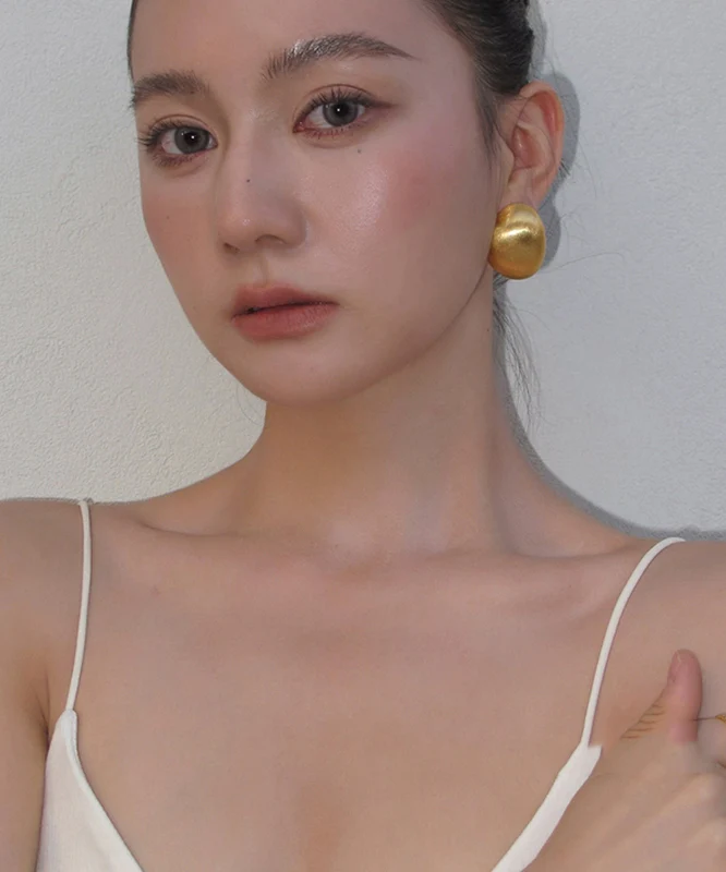 Style Gold Copper Wire Drawing Stud Earrings - Image 3