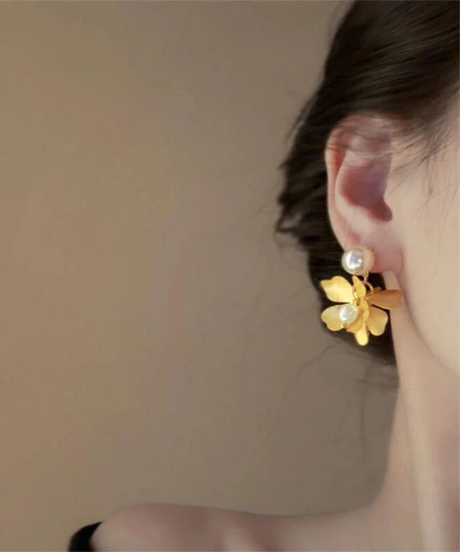 Style Gold Metal Overgild Pearl Floral Stud Earrings - Image 2