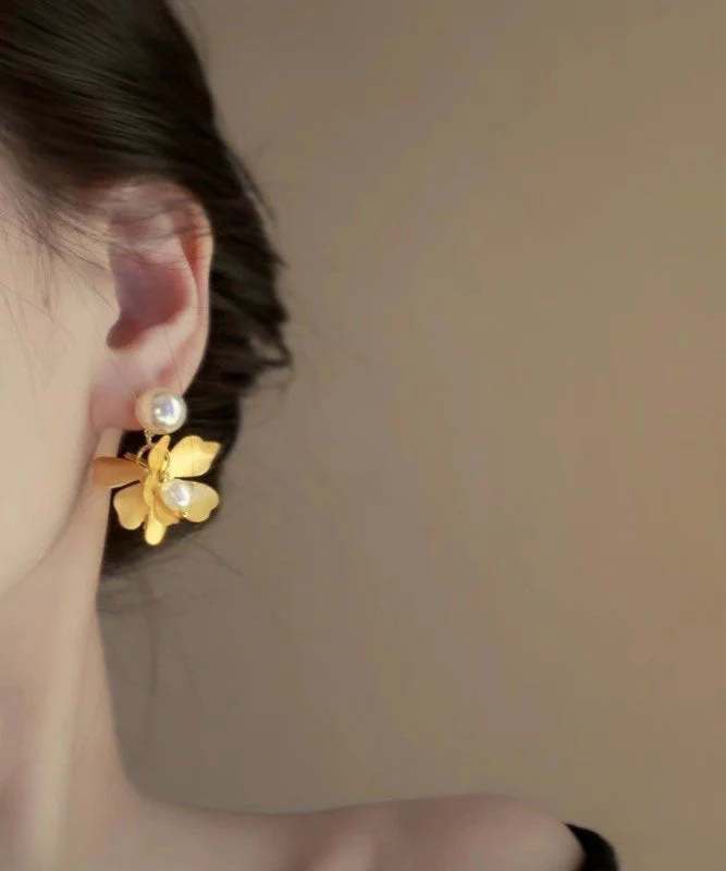 Style Gold Metal Overgild Pearl Floral Stud Earrings - Image 5