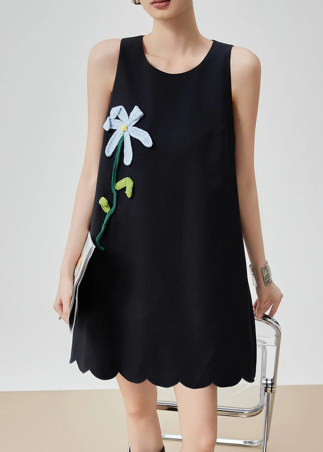 Stylish Black O-Neck Floral Mid Dress Sleeveless - Image 2