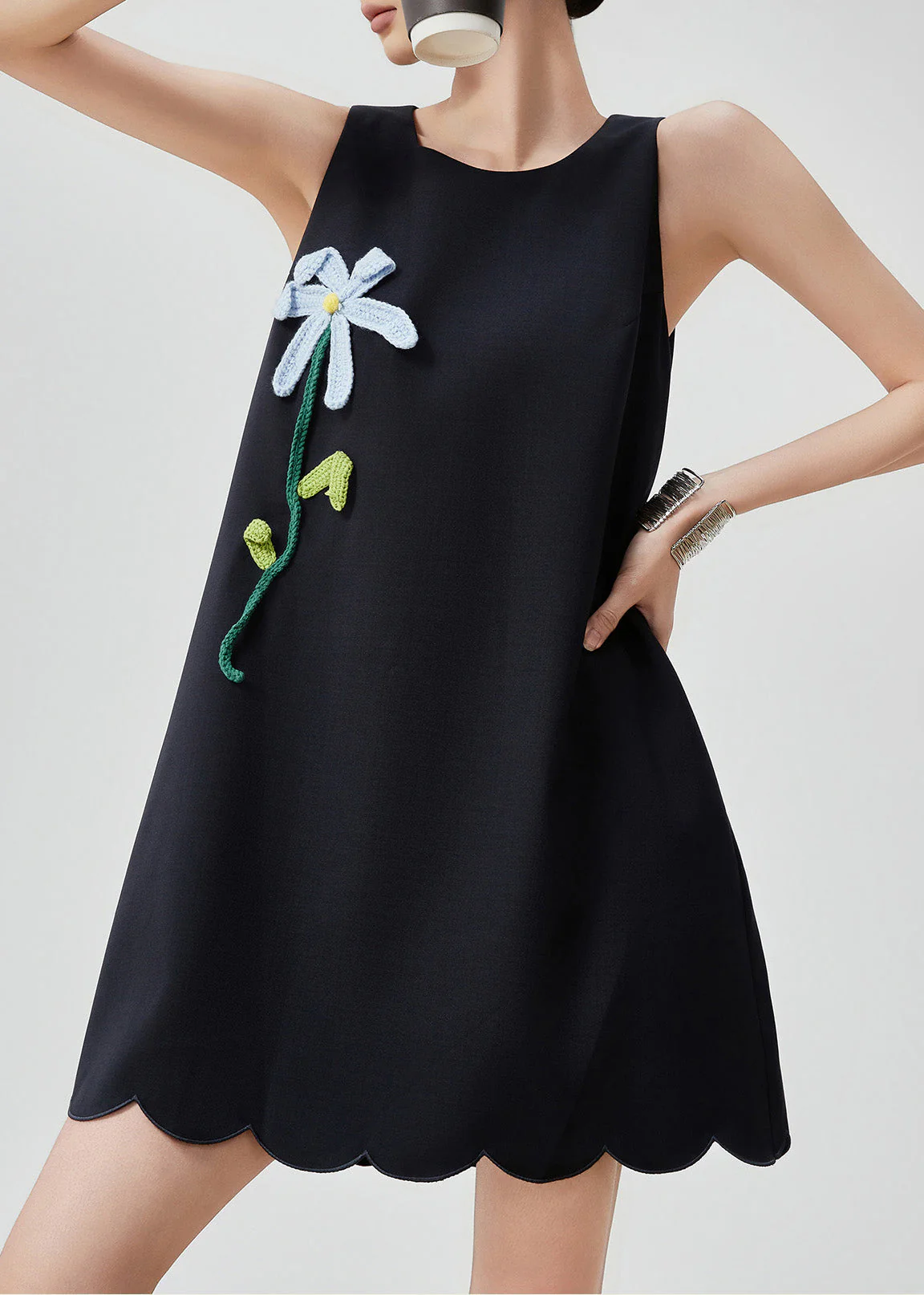 Stylish Black O-Neck Floral Mid Dress Sleeveless - Image 3