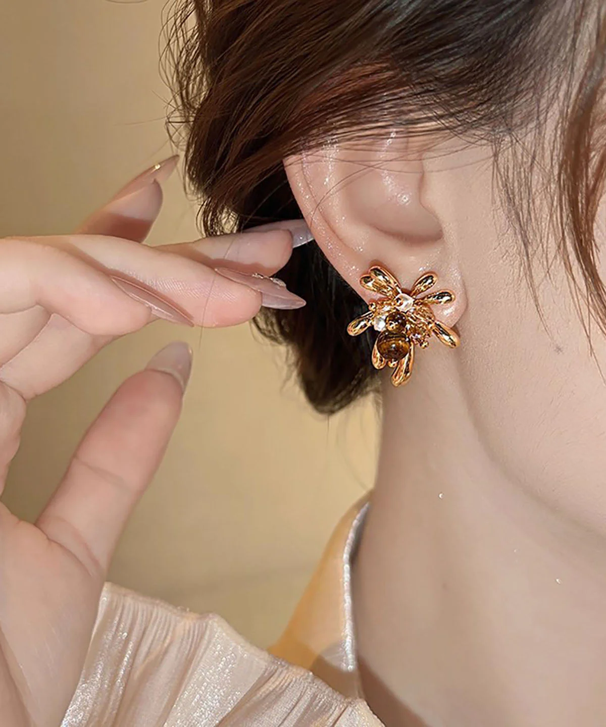 Stylish Gold Copper Overgild Pearl Fireworks Stud Earrings - Image 4