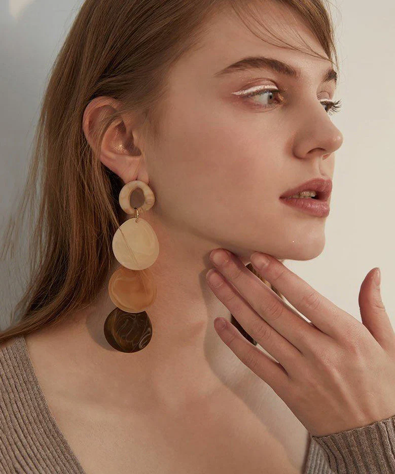 Stylish Gradient Disc Layered Acrylic Drop Earrings - Image 4