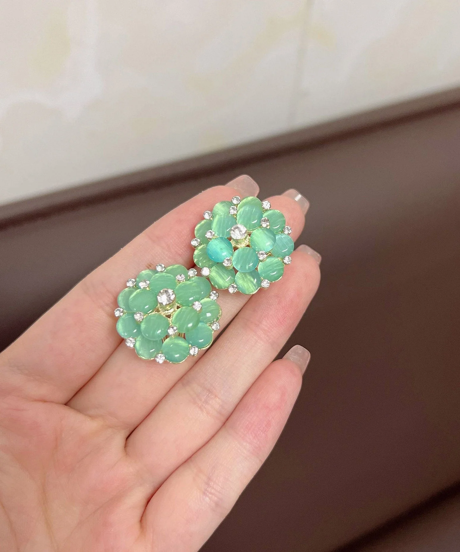 Stylish Green Alloy Zircon Floral Cat's Eye Stud Earrings - Image 2