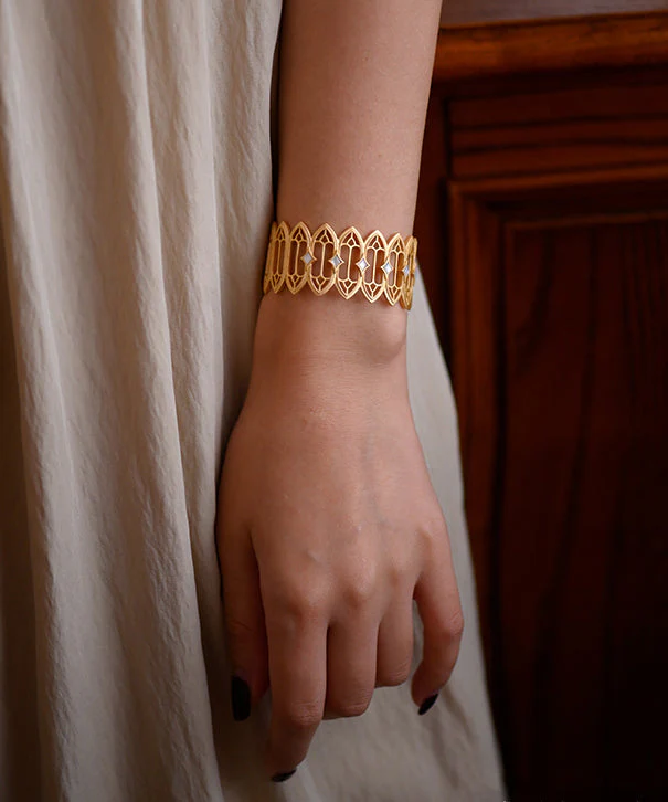 Stylish Hollow Out Natural Mother Of Pearl 14K Gold Cuff - Image 3