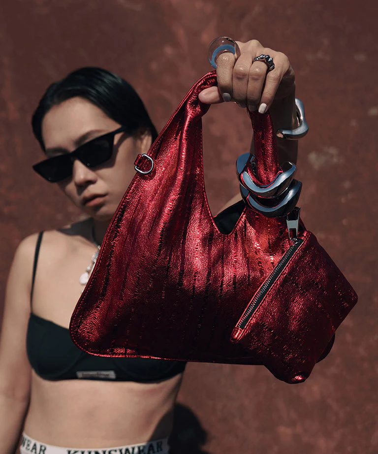 Stylish Red Solid Durable Calf Leather Tote Handbag - Image 2