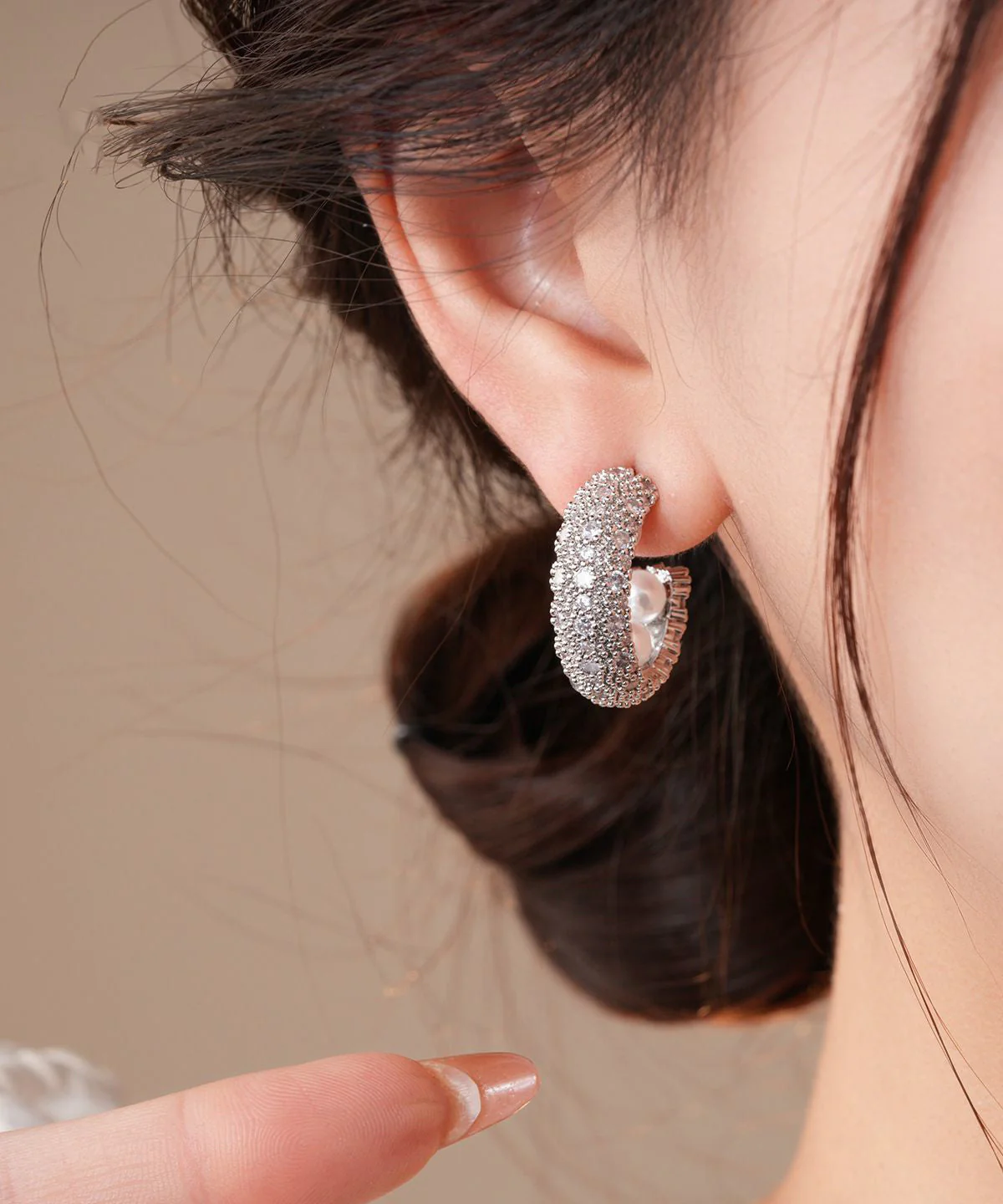 Stylish Silk Sterling Silver Zircon Pearl Hoop Earrings - Image 4