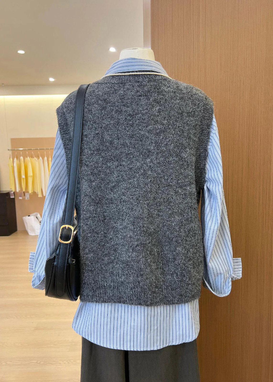 Unique Dark Grey O-Neck Embroideried Knit Vest Sleeveless - Image 3