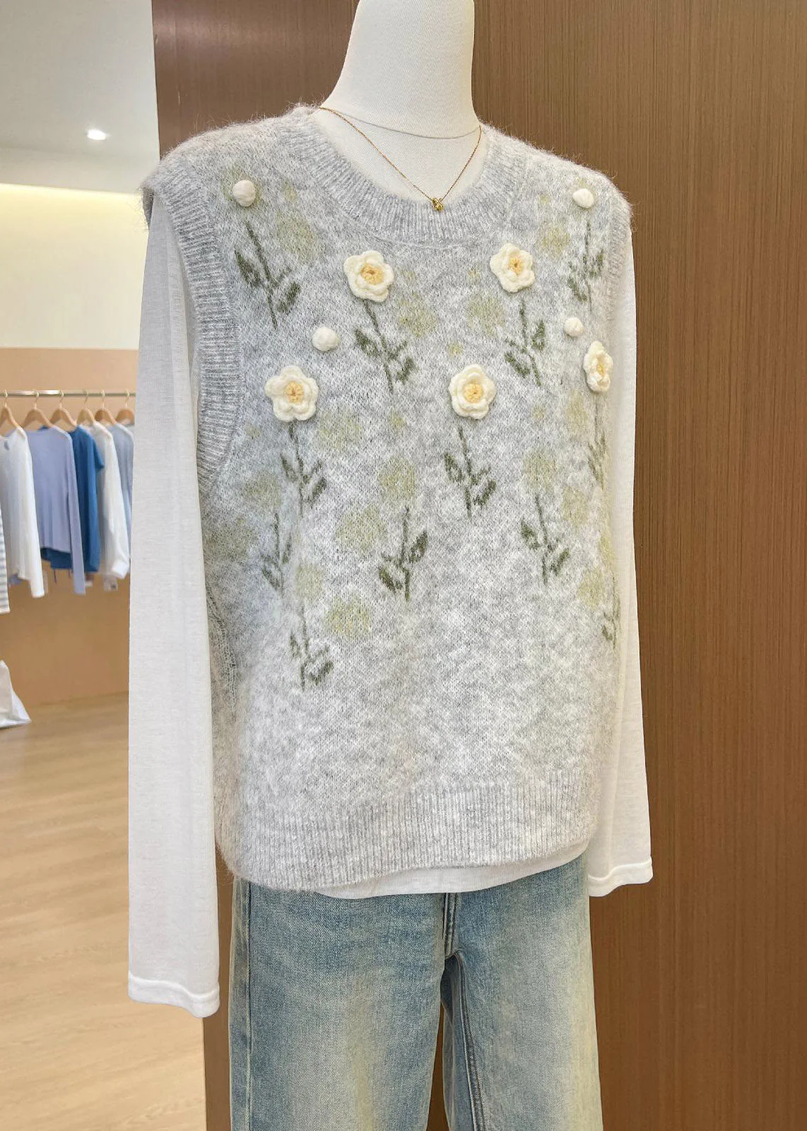 Unique Dark Grey O-Neck Embroideried Knit Vest Sleeveless - Image 4