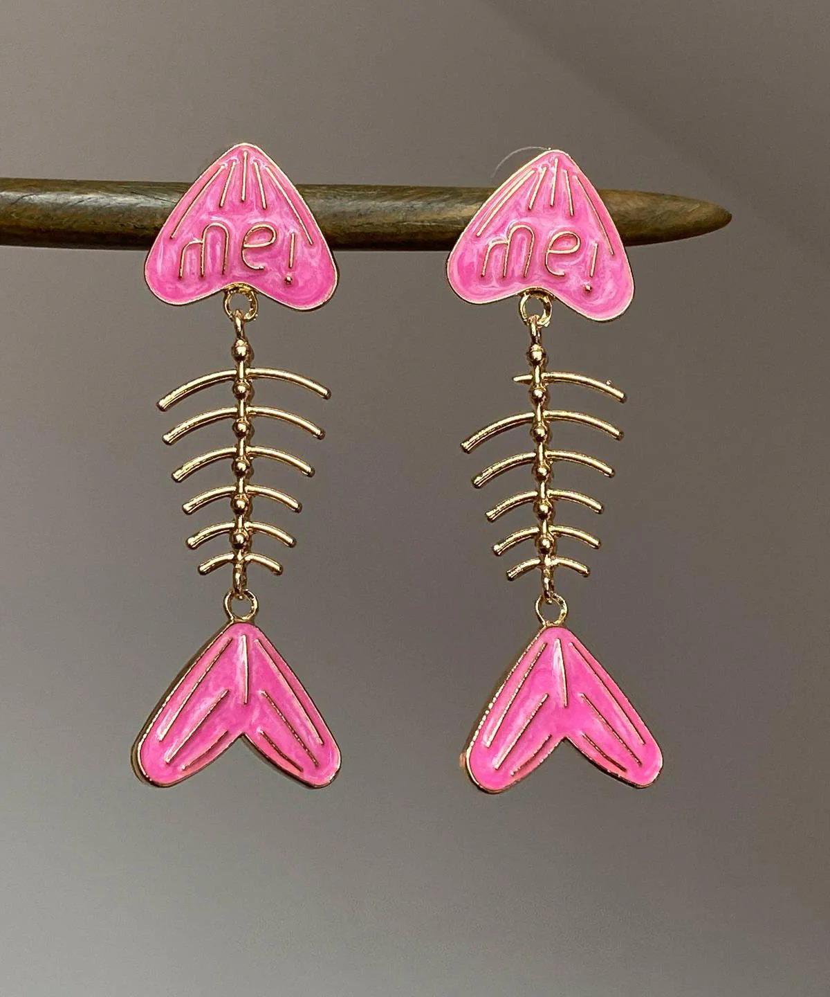 Unique Pink Alloy Drip Glaze Fish Bone Stud Earrings - Image 2