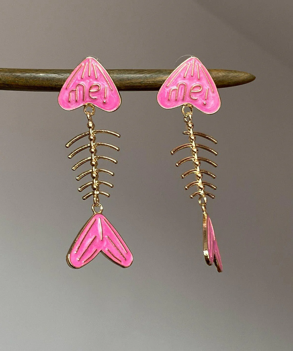 Unique Pink Alloy Drip Glaze Fish Bone Stud Earrings - Image 3