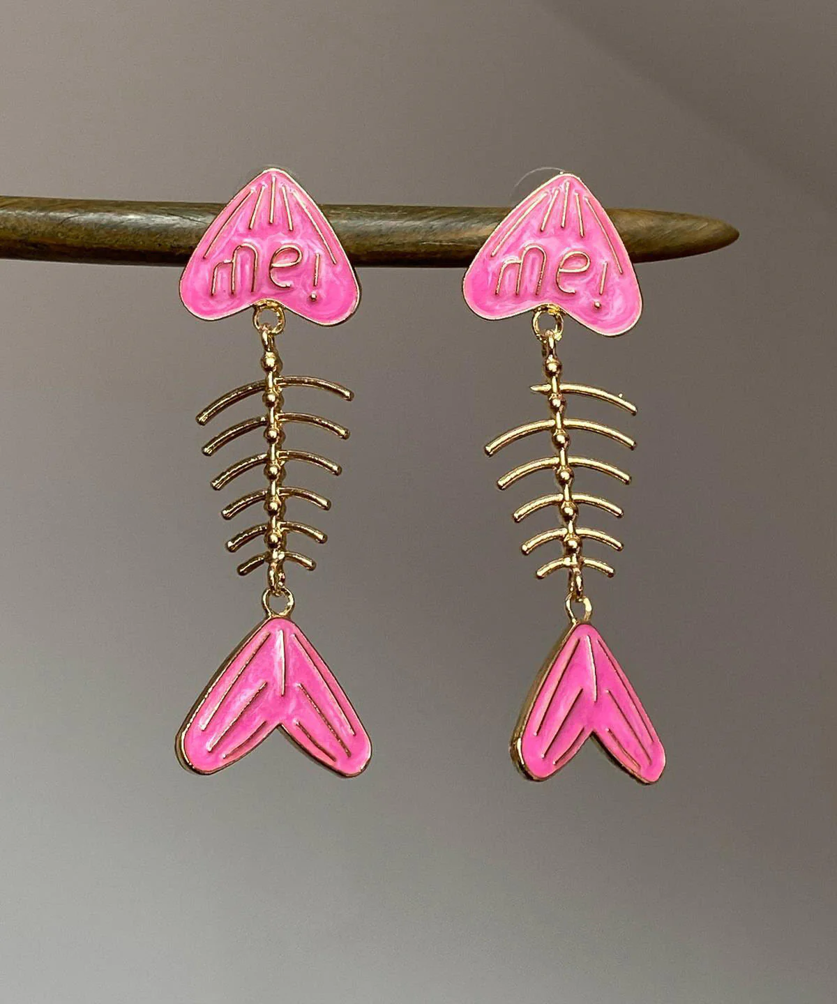 Unique Pink Alloy Drip Glaze Fish Bone Stud Earrings - Image 4
