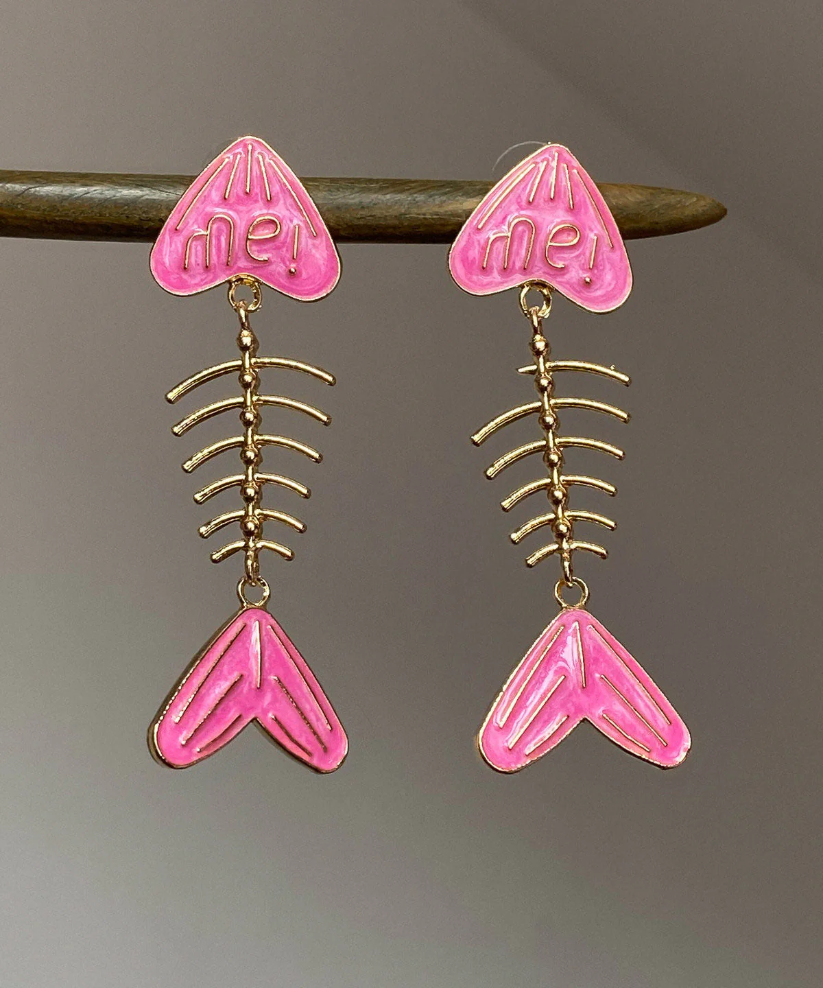 Unique Pink Alloy Drip Glaze Fish Bone Stud Earrings - Image 5