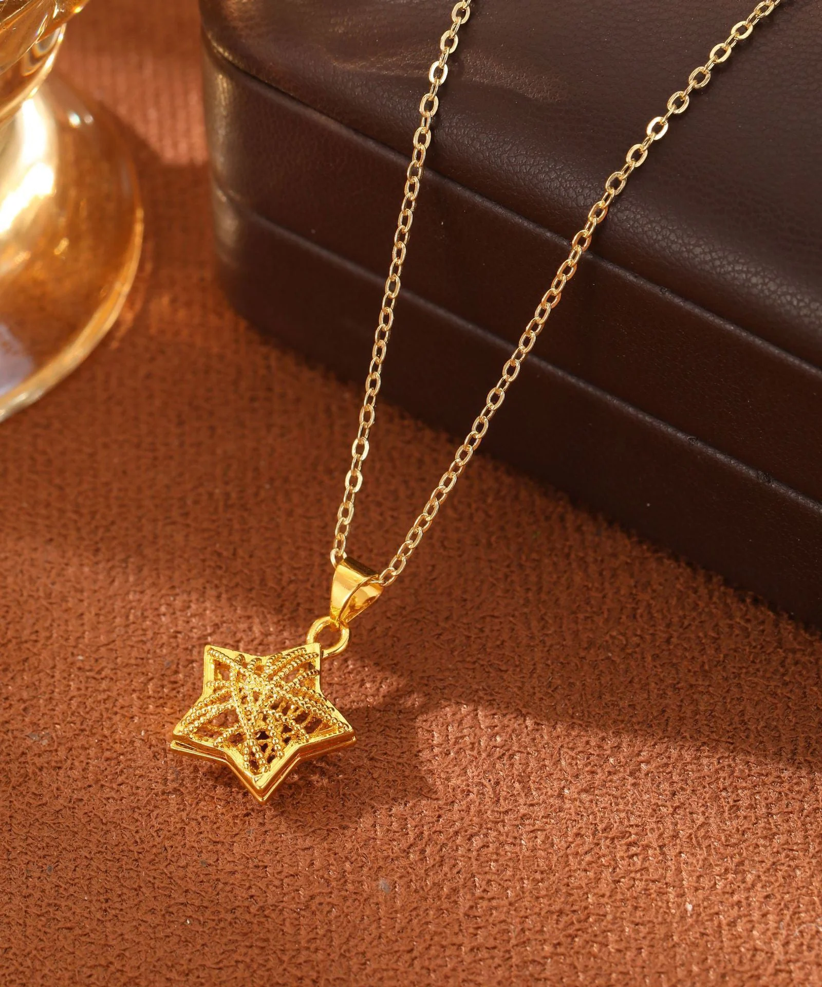 Vogue Gold Alloy Hollow Out Star Pendant Necklace - Image 2