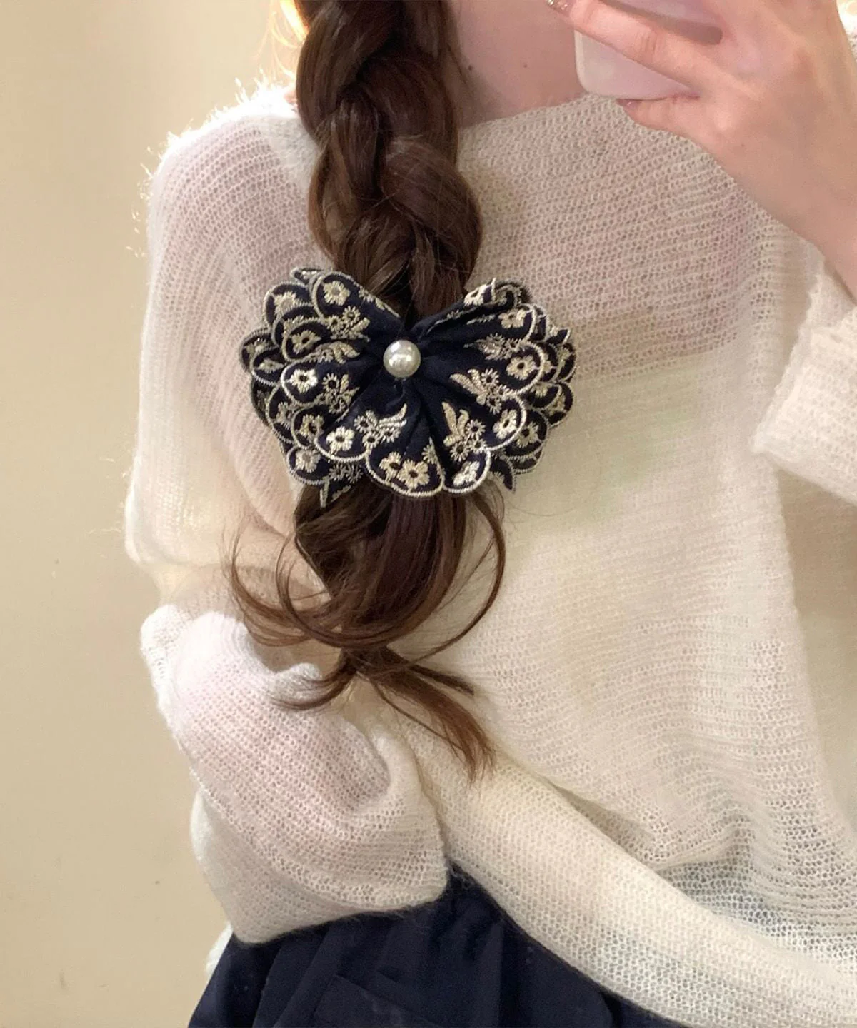 Women Alloy Embroidery Pearl Banana Hairpin - Image 3