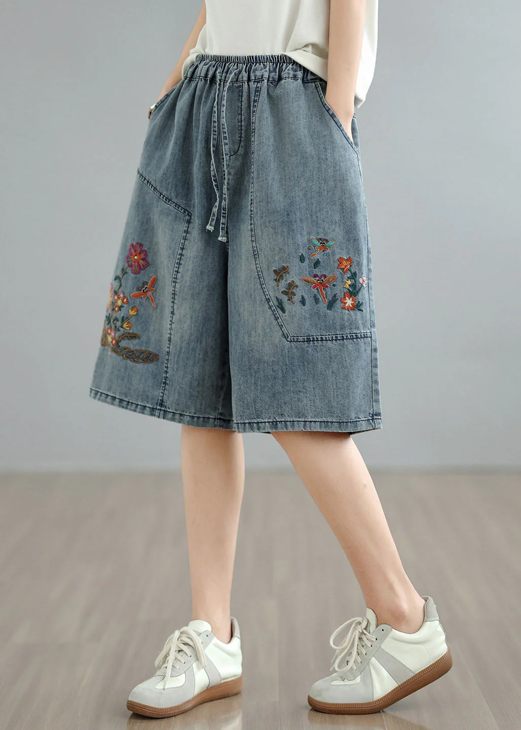 Women Blue Embroidered Pockets Denim Shorts Summer - Image 2